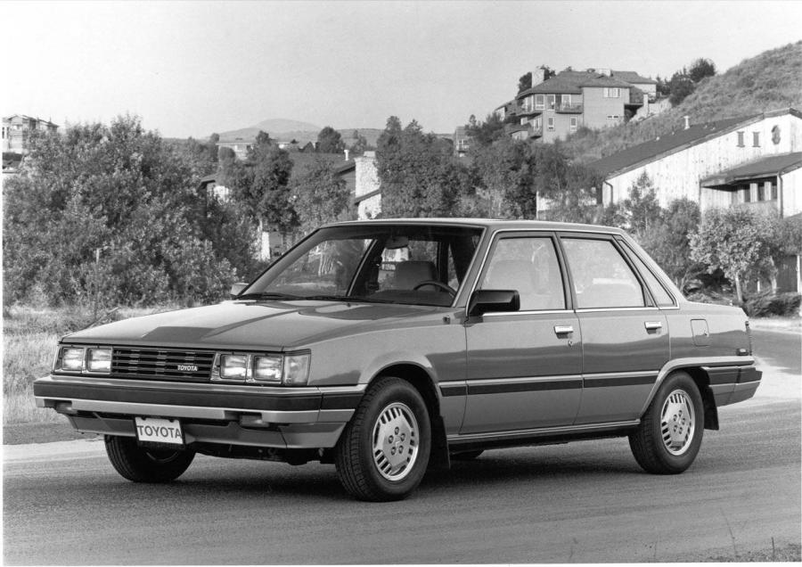  Toyota Camry 1984 года  (фото 2 из 2)